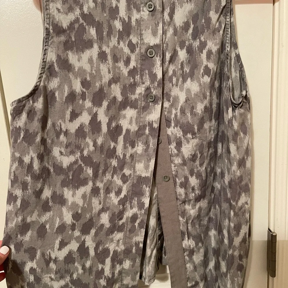 Patterned Cloth & Stone button down top - Picture 2 of 2